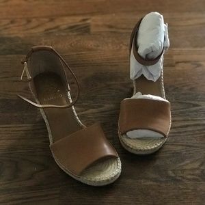 VINCE CAMUTO LEERA – ESPADRILLE SANDAL